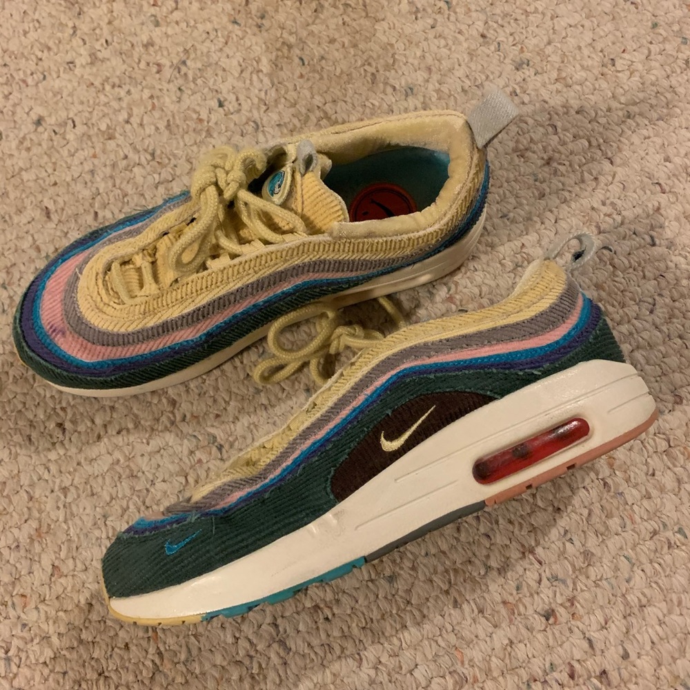 Nike air maxes